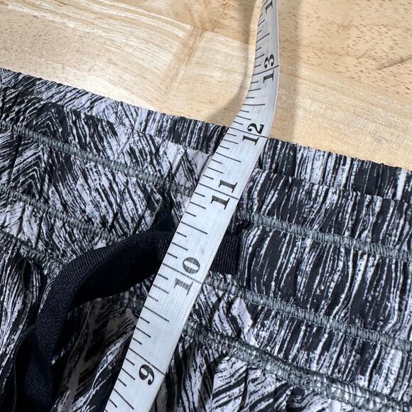 Lululemon Namaskar Pant II Heat Wave White Black Women's Size 8 EUC - Picture 8 of 9